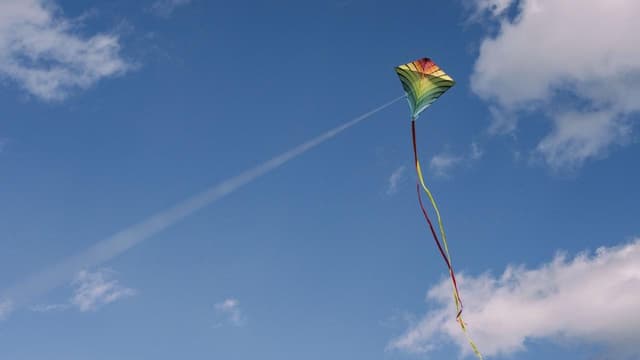 Kite Flying 2025 (Kite Game) screenshot 1